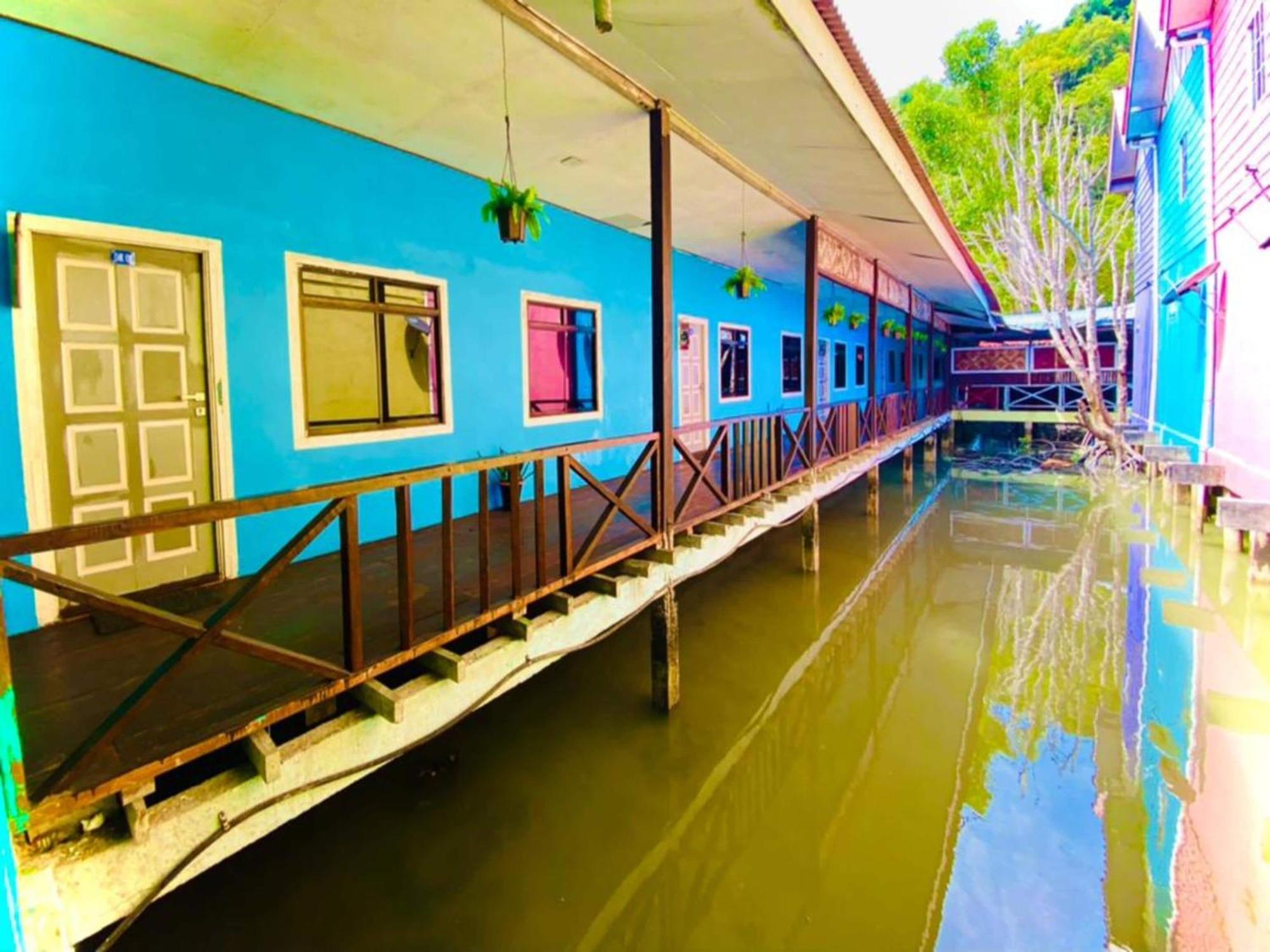 Capital O 91017 Tuba Beach Resort @ Pulau Tuba Kuah Eksteriør bilde