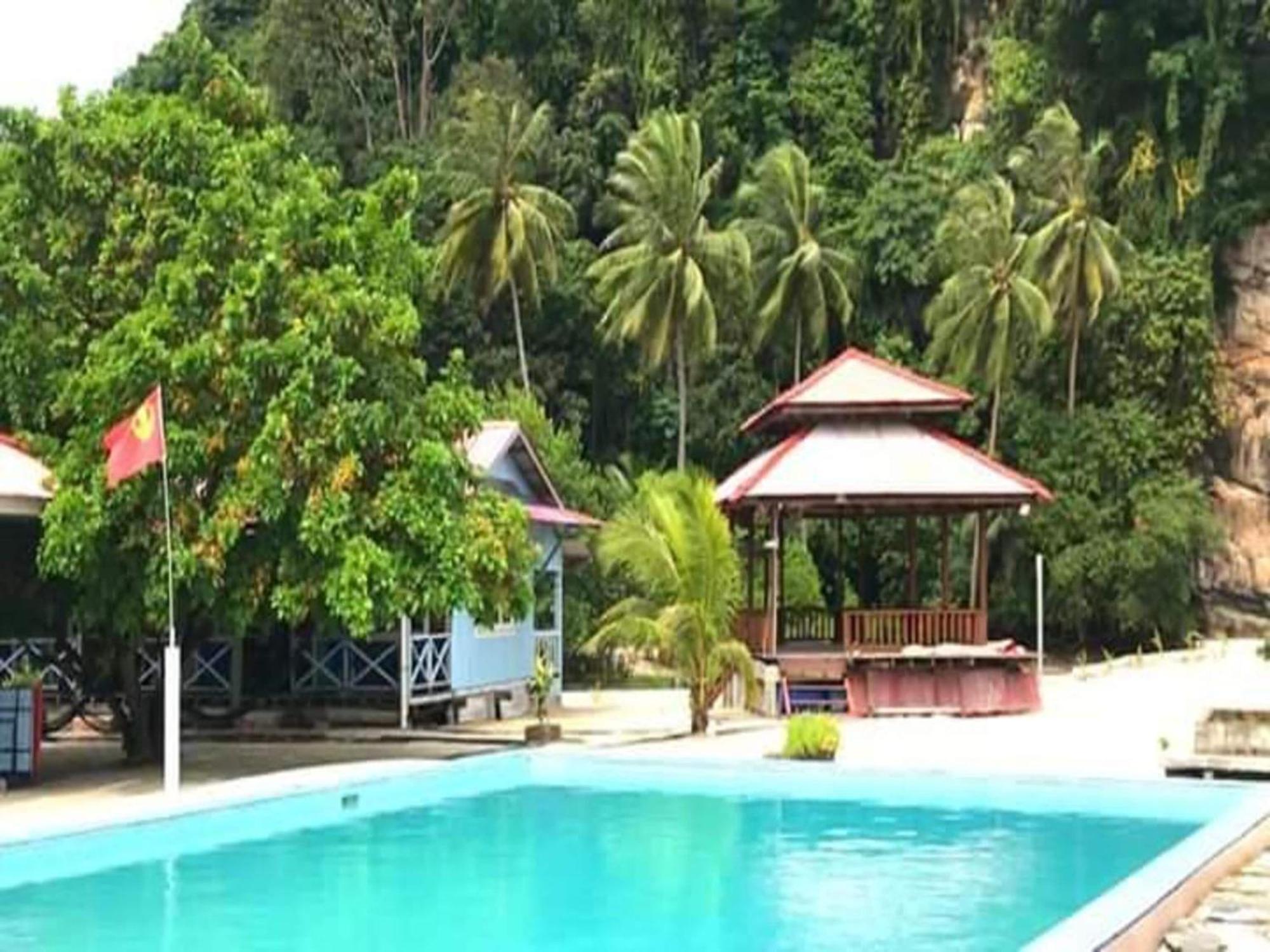 Capital O 91017 Tuba Beach Resort @ Pulau Tuba Kuah Eksteriør bilde