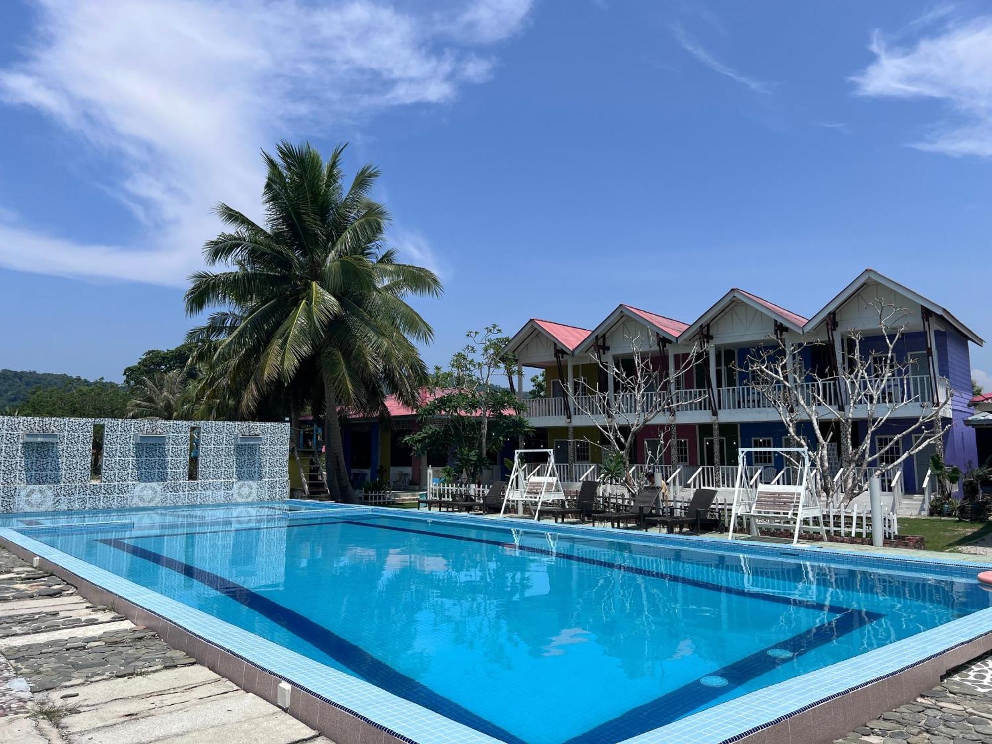Capital O 91017 Tuba Beach Resort @ Pulau Tuba Kuah Eksteriør bilde